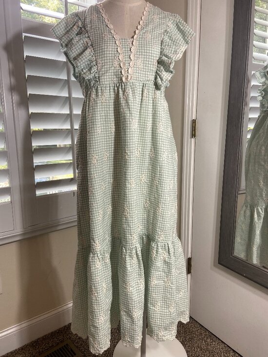 GiGiO Dresses & Skirts - GiGiO Prairie Ginham Floral Embroidery Midi Dress Size M Sage/Cream Pockets